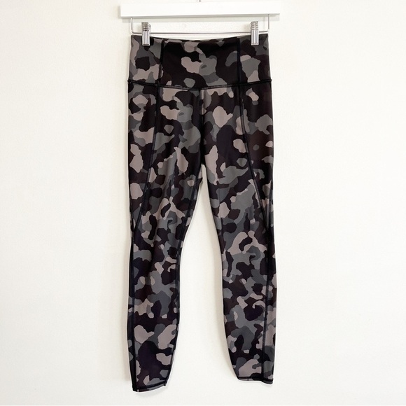 BOGO! Athleta Lightening Camo 7/8 Legging Black Gray XS - Picture 3 of 11
